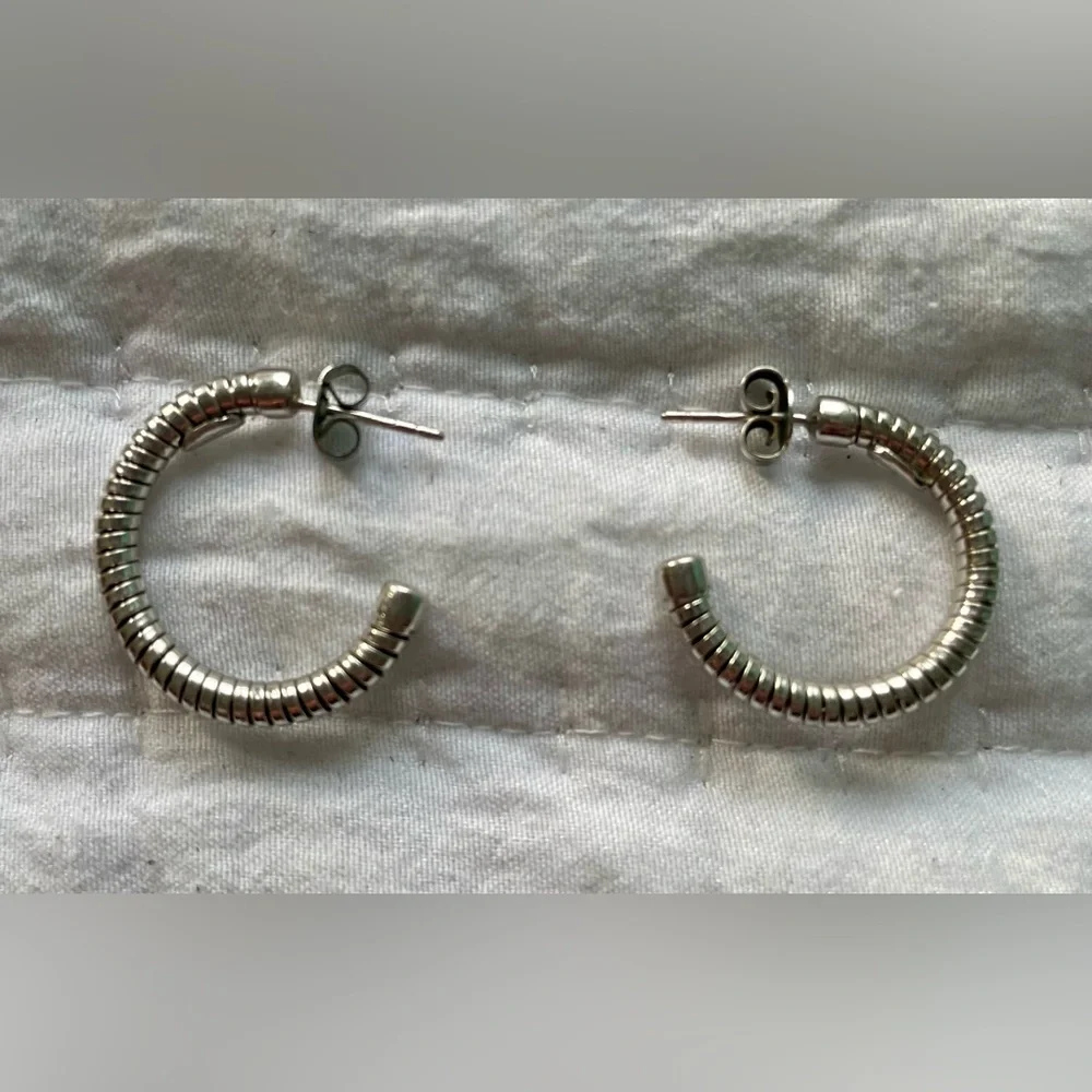 David Yurman Classic Cable Hoop Earrings - Picture 2 of 6